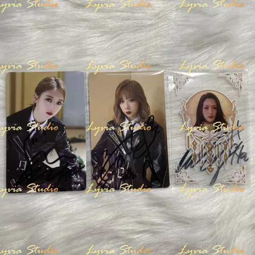 DREAMCATCHER Signed Album Photocard