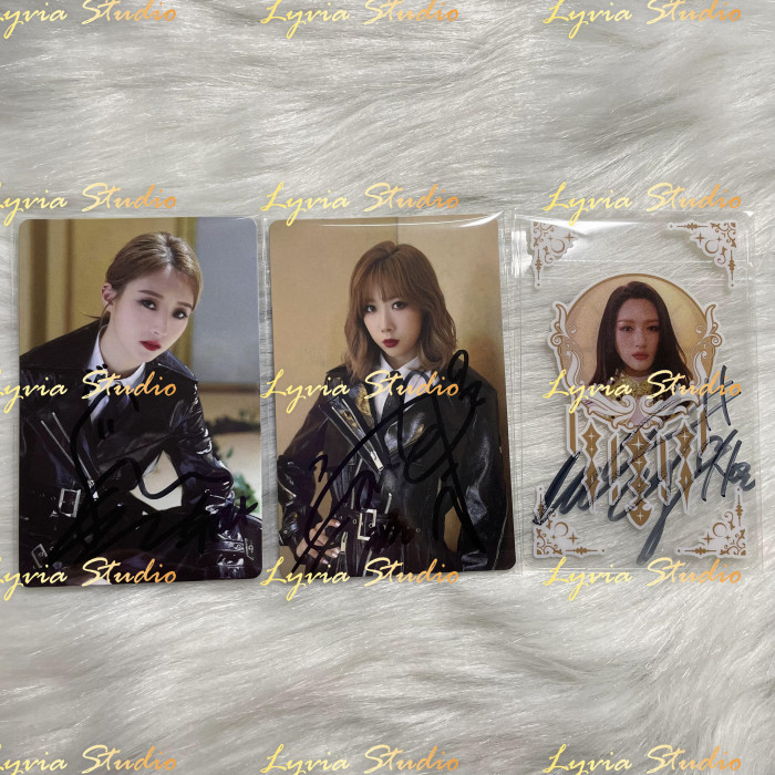 DREAMCATCHER Signed Album Photocard