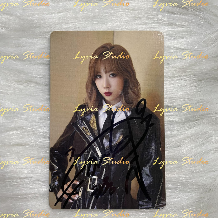 DREAMCATCHER Signed Album Photocard