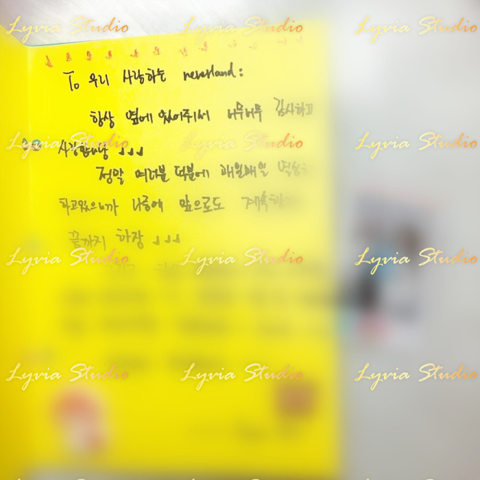 (G)I-DLE Yuqi Signed Polaroid with Signed Message DIY Booklet