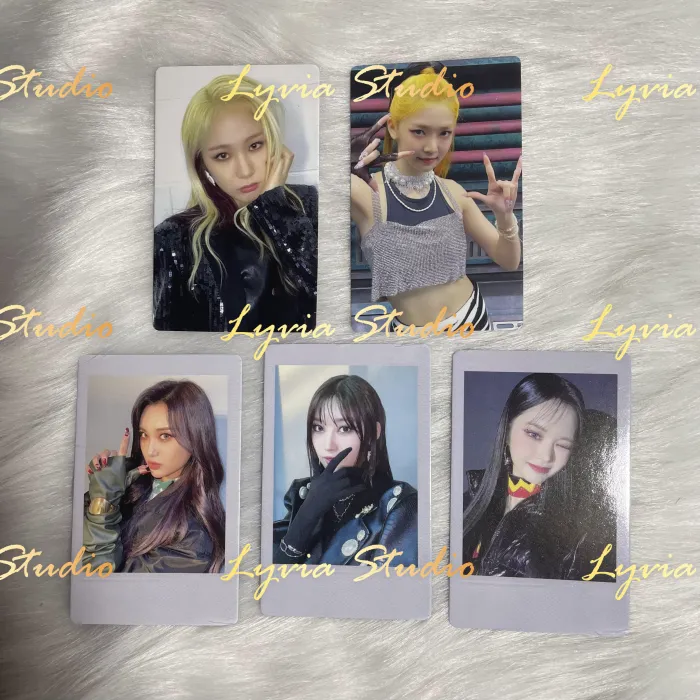 EVERGLOW Pirate Apple Music1.0 Pre-order Photocard
