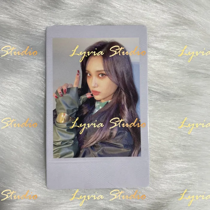 EVERGLOW Pirate Apple Music1.0 Pre-order Photocard