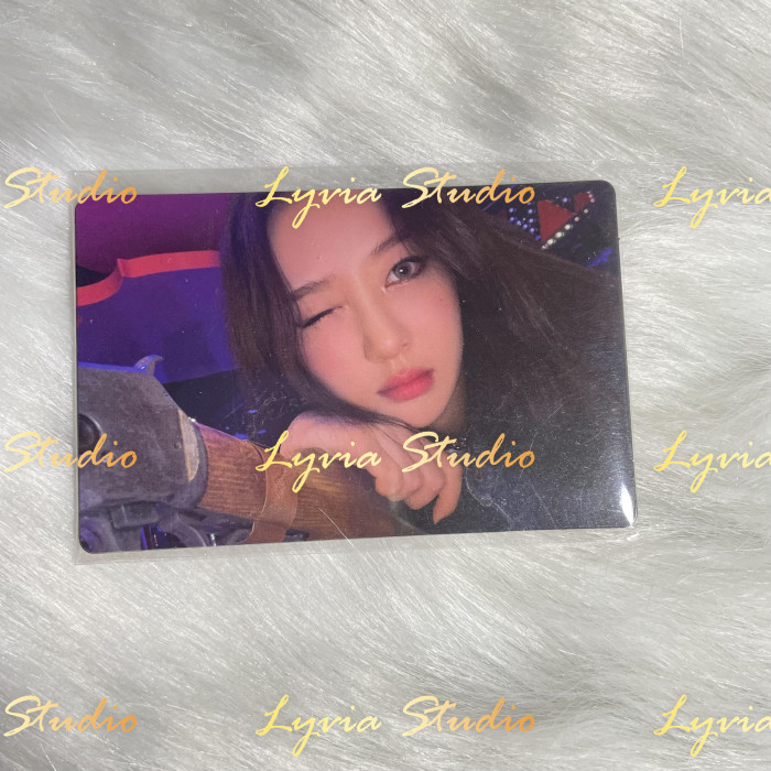 LOONA Not Friend Album Photocard