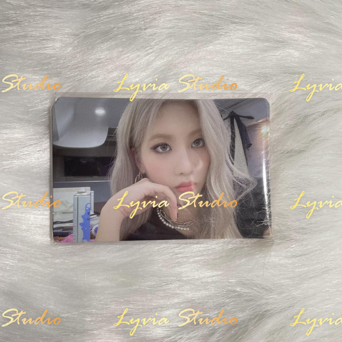 LOONA Not Friend Album Photocard