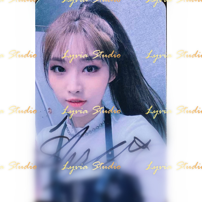 EVERGLOW Sihyeon Signed Photocard From Soundwave Fansign - www ...