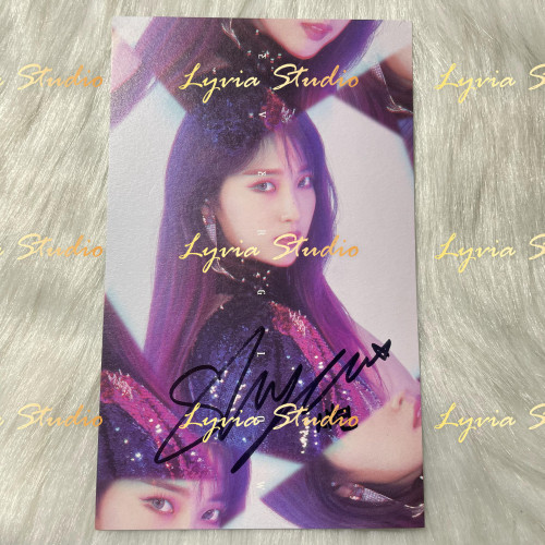 EVERGLOW SIHYEON signed postcard from Ladida era