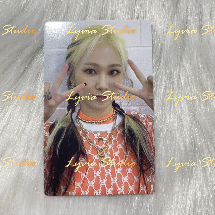 EVERGLOW Pirate Apple Music2.0 Fansign Pre-order Photocard