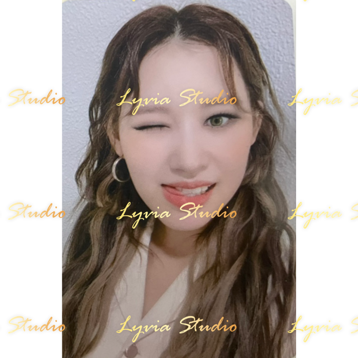 WEKIMEKI Elly COOL Fancafe Event Photocard