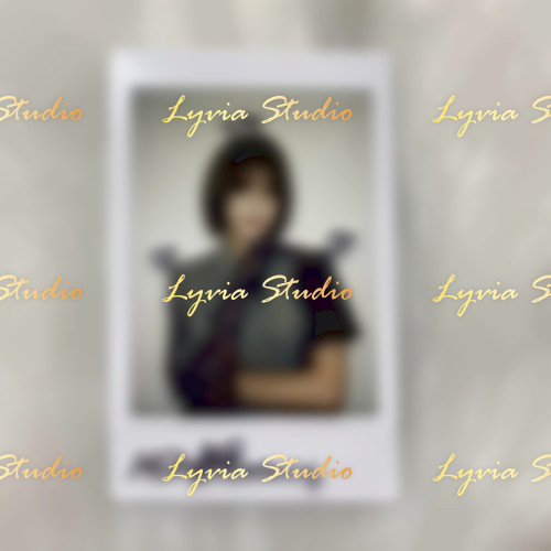 Hotissue Mayna Signed Polaroid from ICONS  era