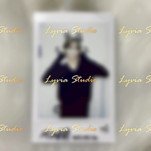 Hotissue Mayna Signed Polaroid from ICONS  era