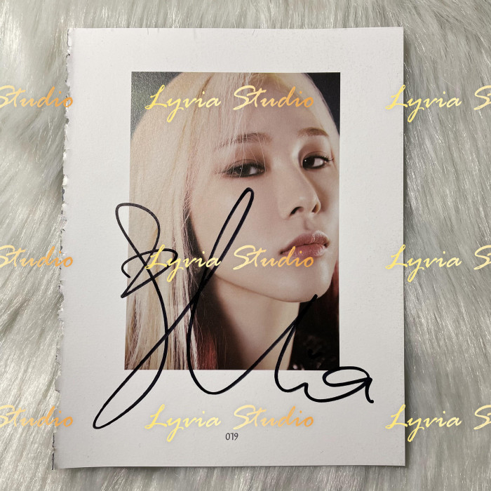 EVERGLOW Pirate Fansign Signed Page