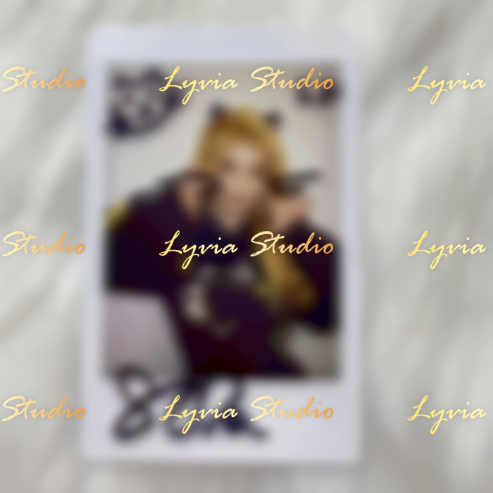 EVERGLOW ONDA Signed Polaroid from Pivate era
