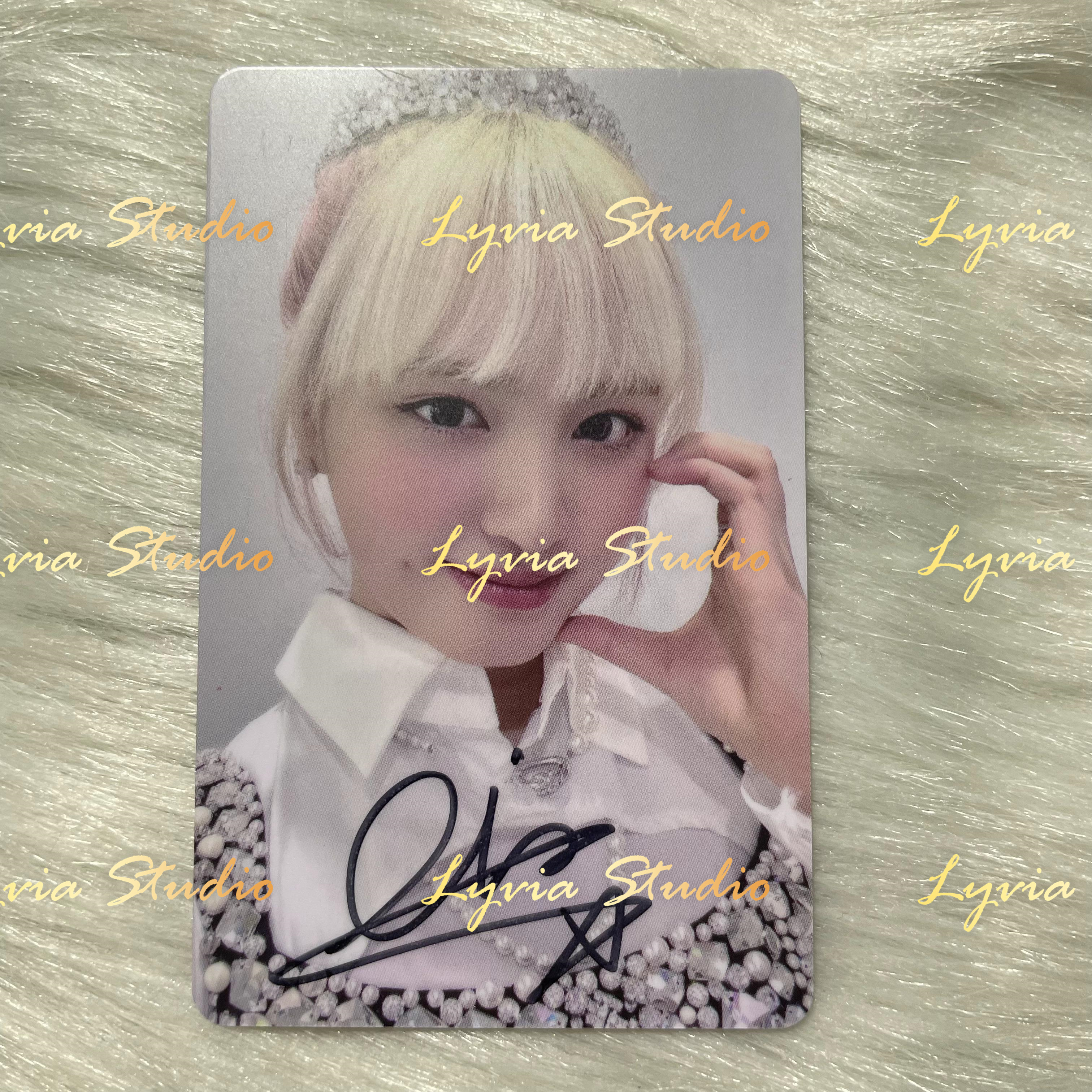 IVE LIZ Signed Lucky Draw Photocard - www.lyviastudio.com