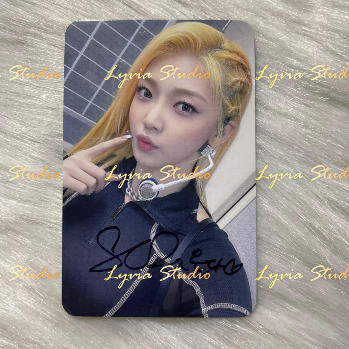 EVERGLOW Sihyeon Onda Signed Photocard From Soundwave Fansign