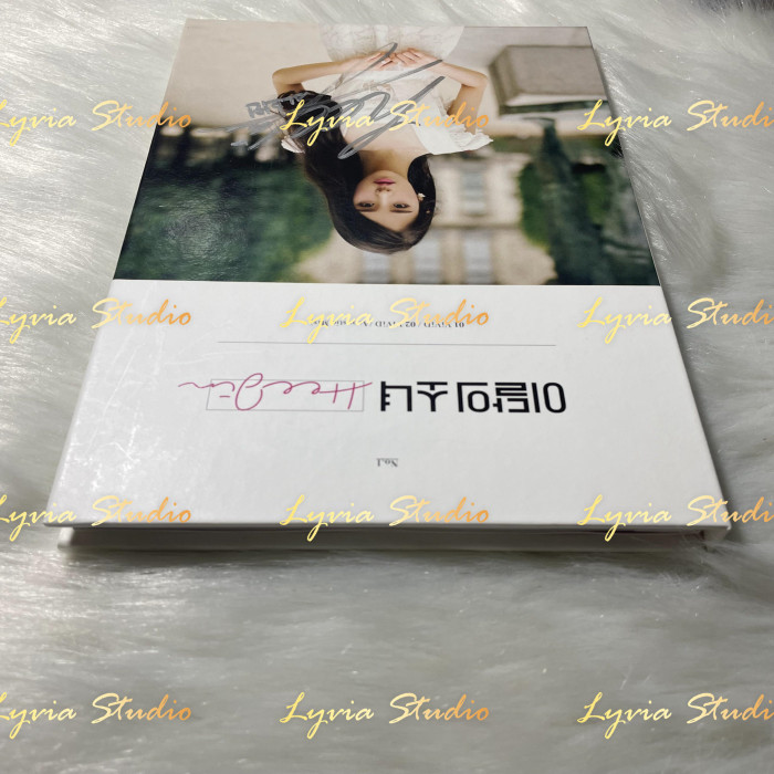 LOONA Heejin Solo 'Vivid' Signed Promo Album