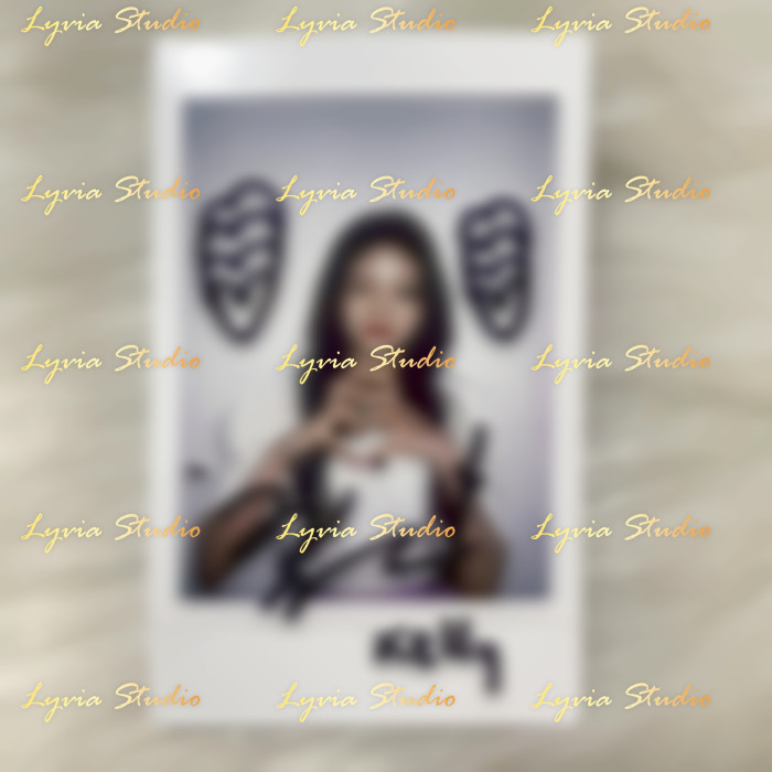 TRI.BE KELLY Signed Polaroid from Kiss era Mini Fanmeeting Broadcast Event