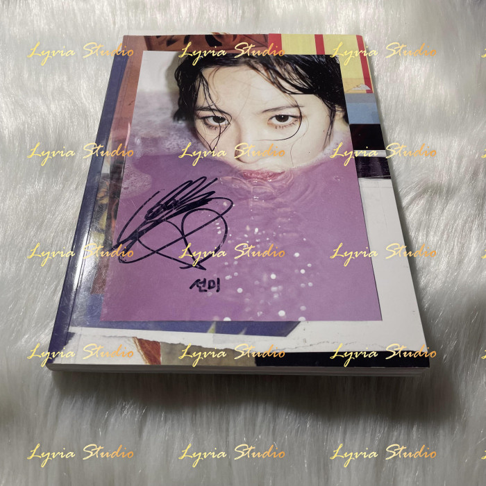 SUNMI Gashina Signed Album With Photocard