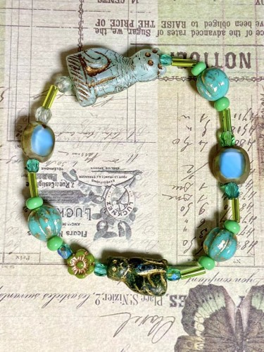 NABI Catty Pressed Glass Beads Handmade Bracelet