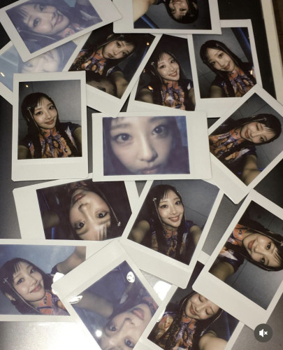 LOONA Yves Signed Polaroid from solo LOOP era