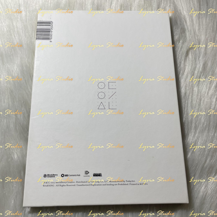 LOONA Yves Solo 'Yves' Signed Album