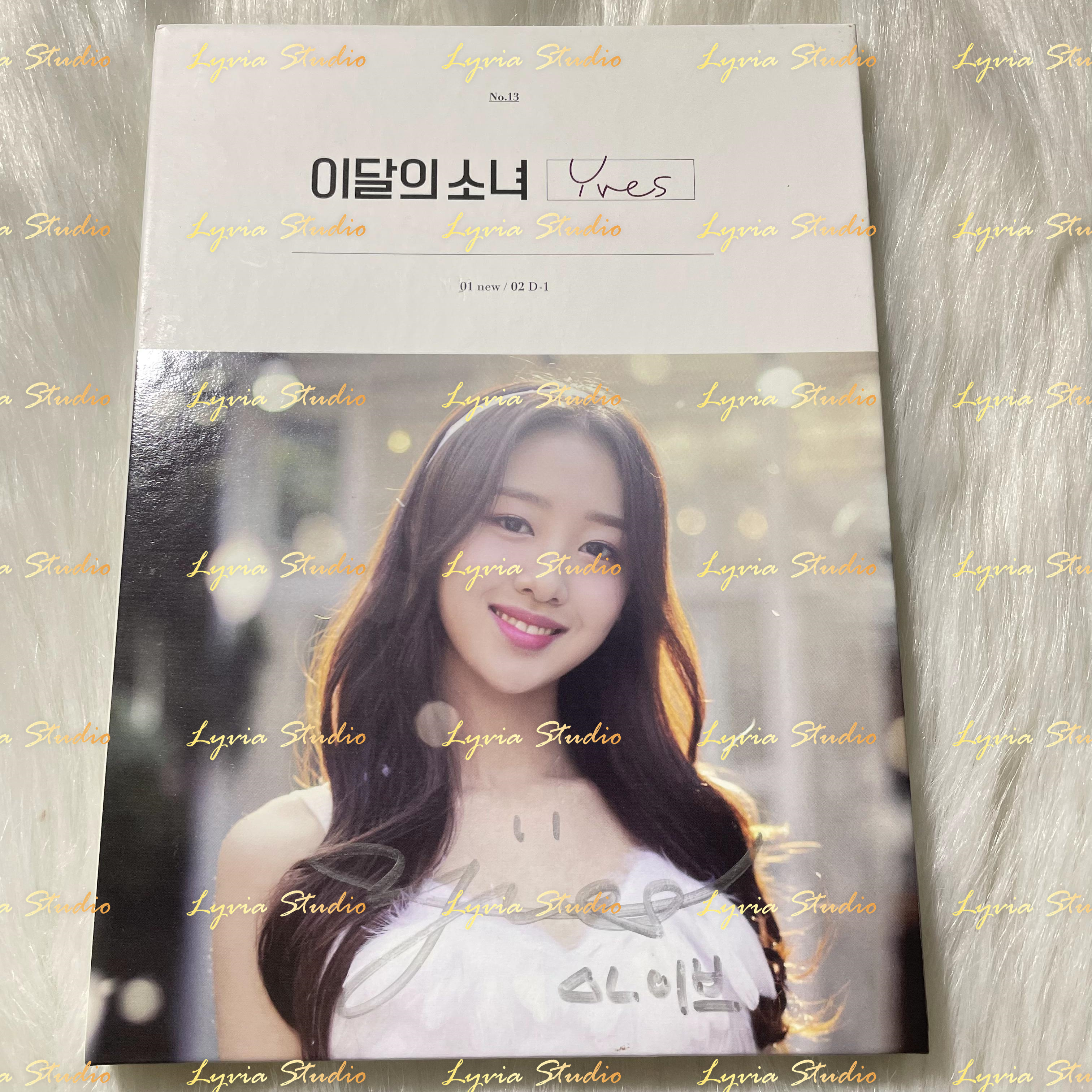 LOONA yves fansign hotsell signed album