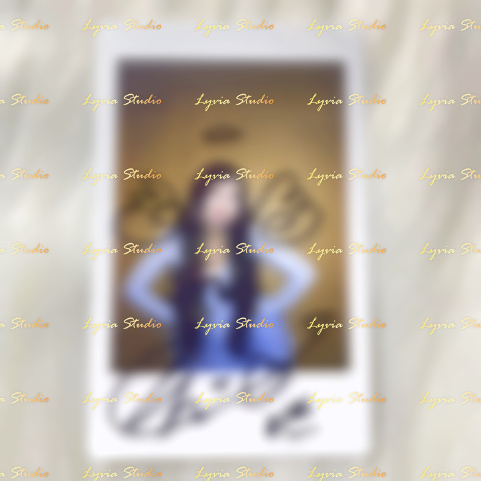 LOONA Yves Signed Polaroid from solo LOOP era