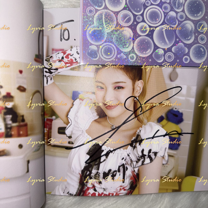 ITZY Lia Chaeryeong Signed Album from fansign event