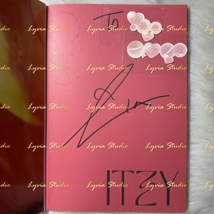 ITZY Lia Chaeryeong Signed Album from fansign event
