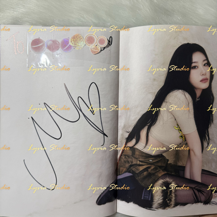 ITZY Lia Chaeryeong Signed Album from fansign event