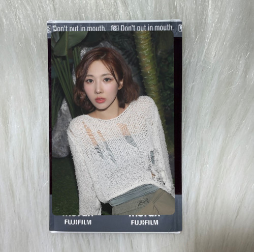 DREAMCATCHER Yoohyeon Autographed Signed Polaroid from Bon Voyage era