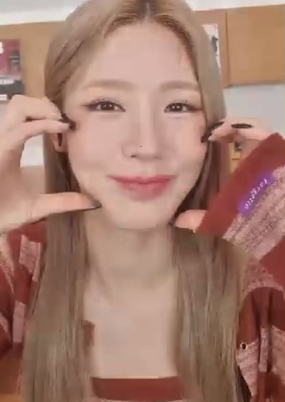 G)I-DLE MIYEON Signed Polaroid from Drive & Queencard era - www