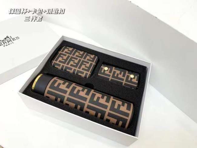 Deigsner Cup with Chain Wallet Set