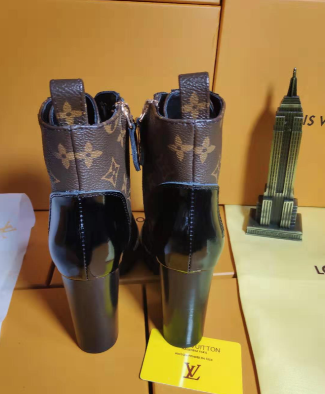 Wholesale Boots with Box #LOV