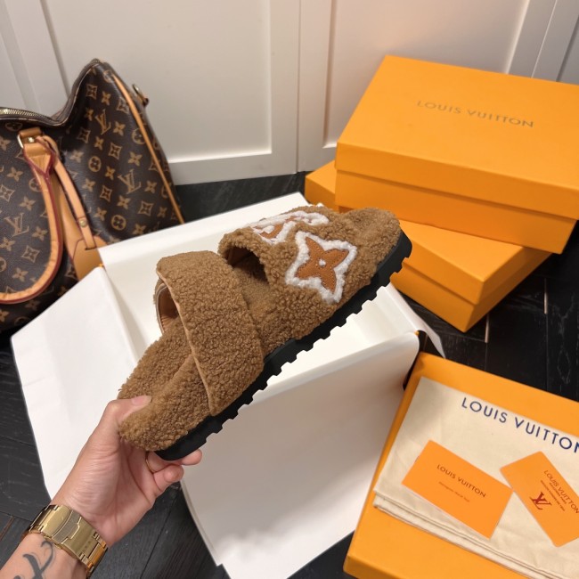 Wholesale Furry Slipper with Box #LOV