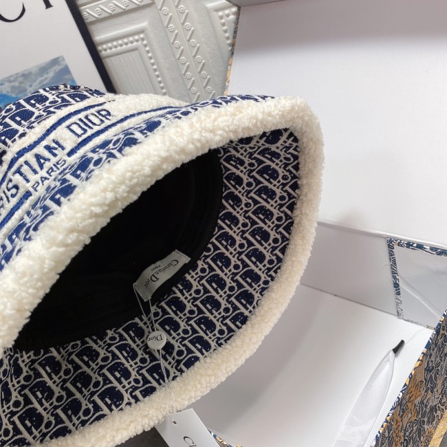 Furry Winter Bucket Hat #GUI