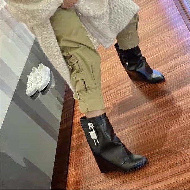 Women Meidium Boots No Brand #NO