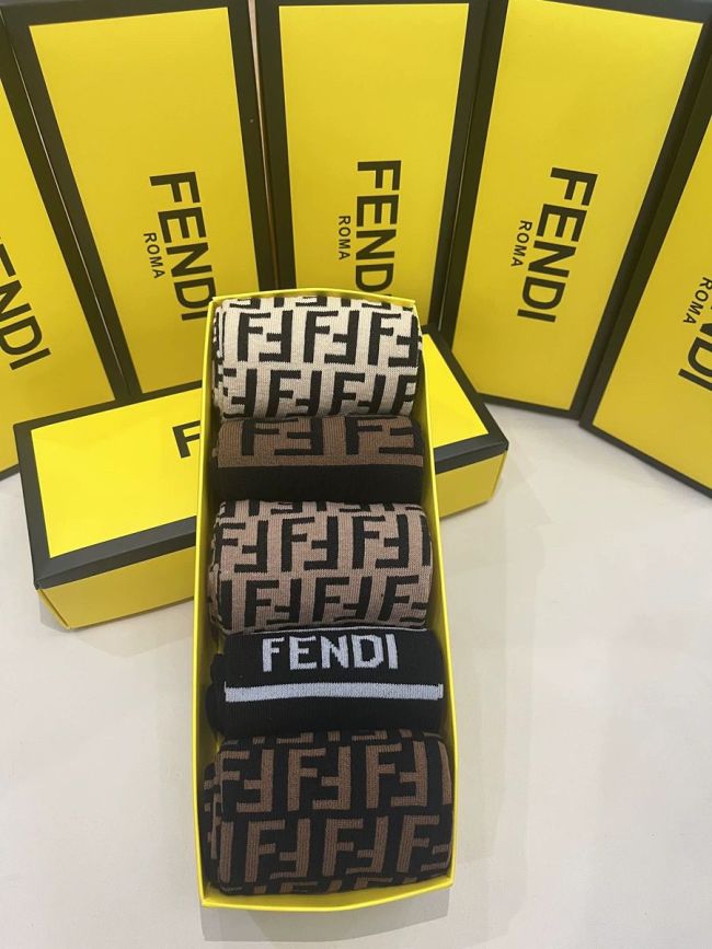 Wholessle Top Quality Fashion Socks with Box(One box contains 5 pairs)