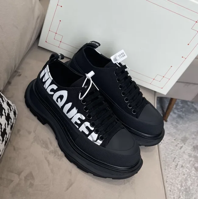 Wholesale Fashion Shoes Shoes & Sweater set #MCQ