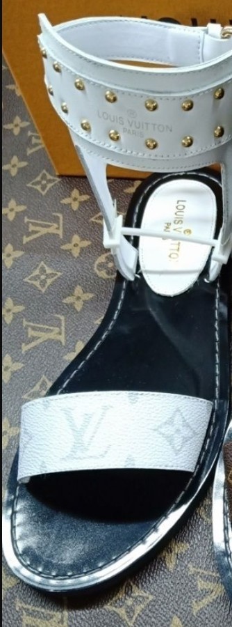 Wholesale Original Quality Sandals with Box #LOV