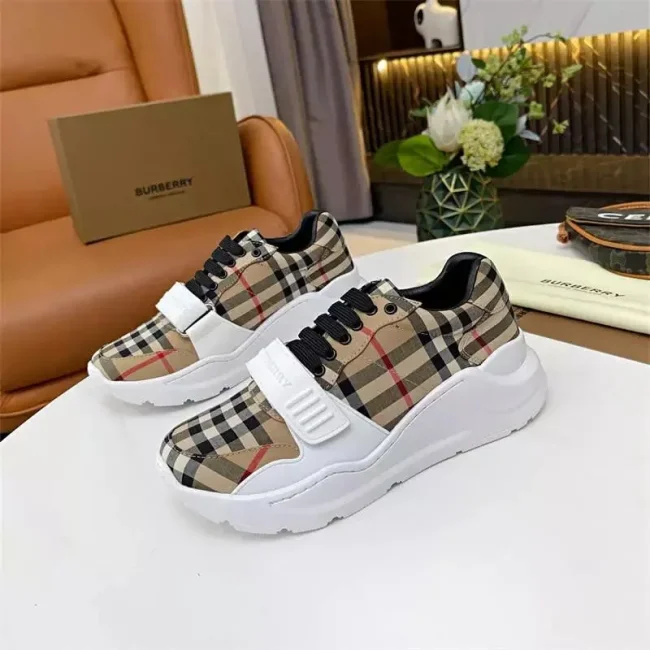 1 Set Fashion Shoes & Bag & T-Shirt #BUR