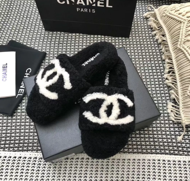 Fashion Furry Slides with Box #CHN
