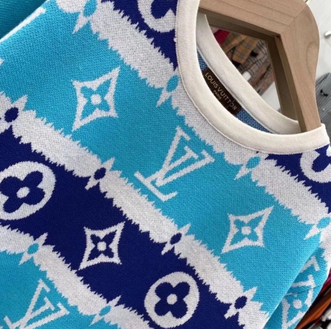 High Quality Sweater with Tags #LOV