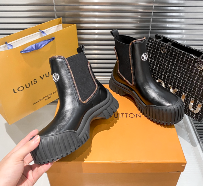 Women Fashion Boots with Box Size 5-8.5 #LOV