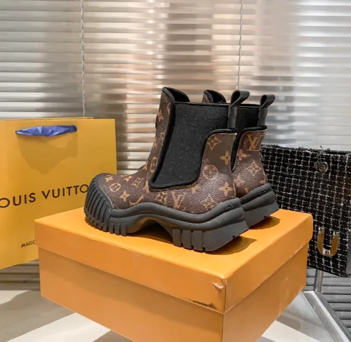 Women Fashion Boots with Box Size 5-8.5 #LOV