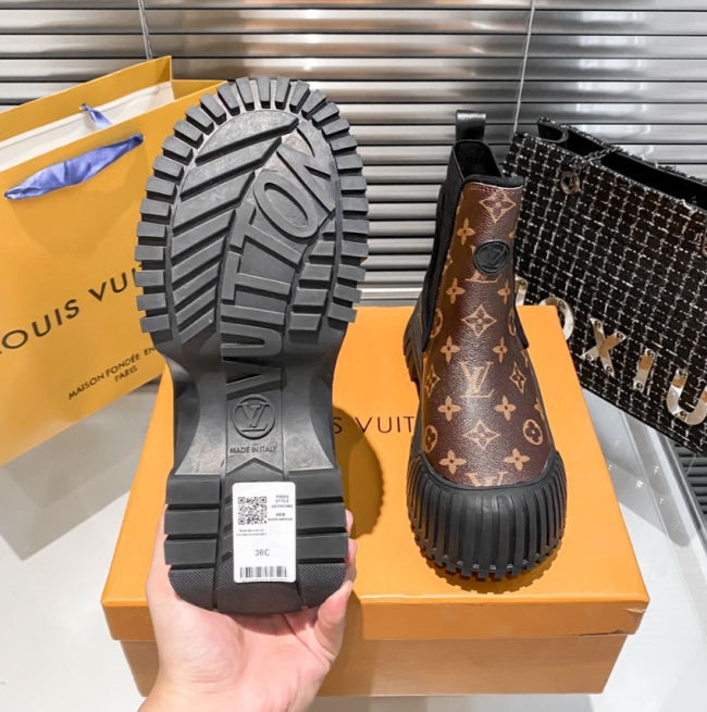 Women Fashion Boots with Box Size 5-8.5 #LOV