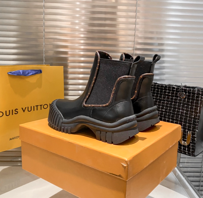 Women Fashion Boots with Box Size 5-8.5 #LOV