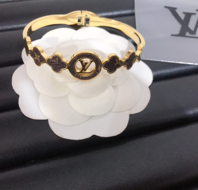 Fashion Bracelet with Box #GUI #LOV