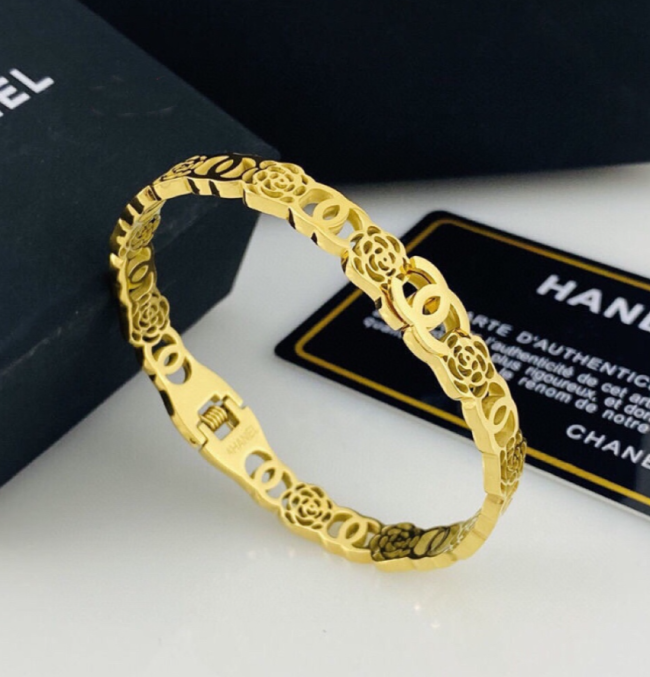 Fashion Bracelet with Box #GUI #LOV