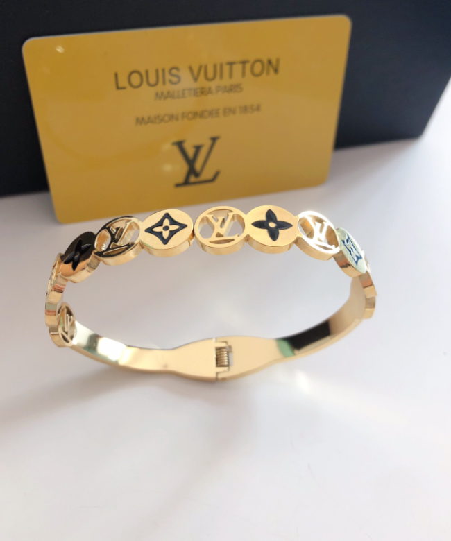 Fashion Bracelet with Box #GUI #LOV