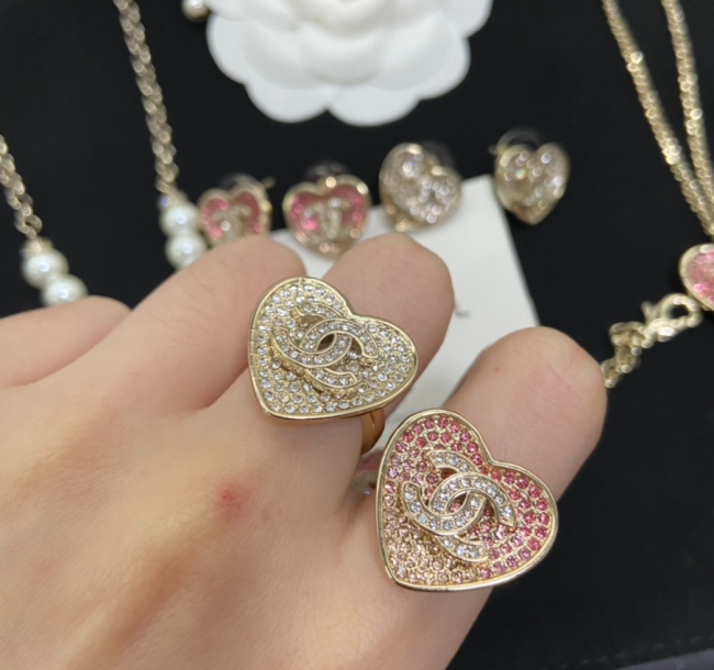 Women Fashion 4 pcs Set (Necklace Bracelet Earrings Rings each1) No Box